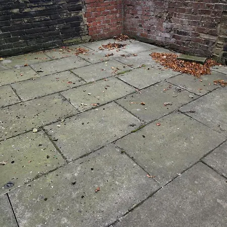 Oge's House * Bradford (West Yorkshire)